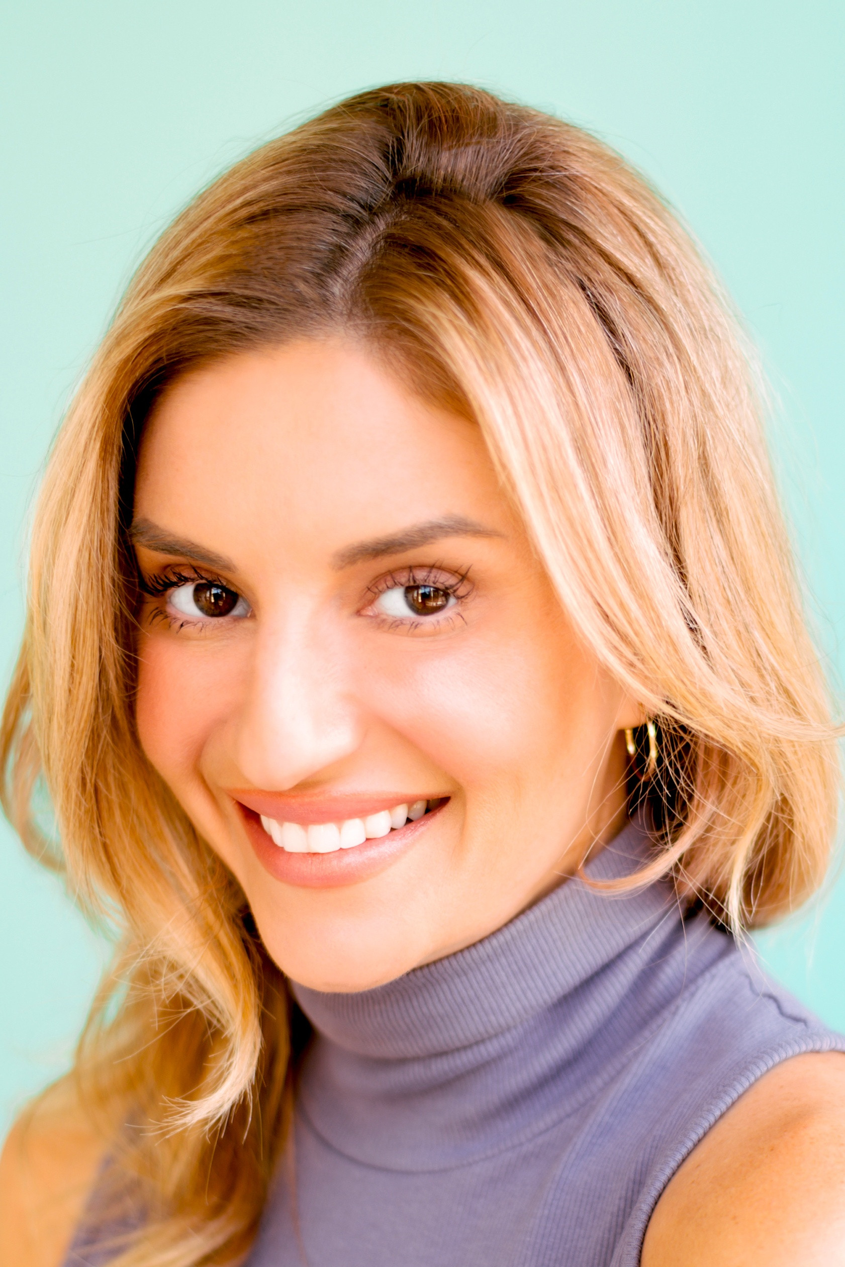 Anneliese van der Pol backdrop