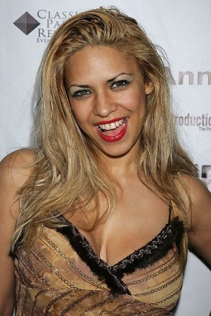 Dita de Leon backdrop