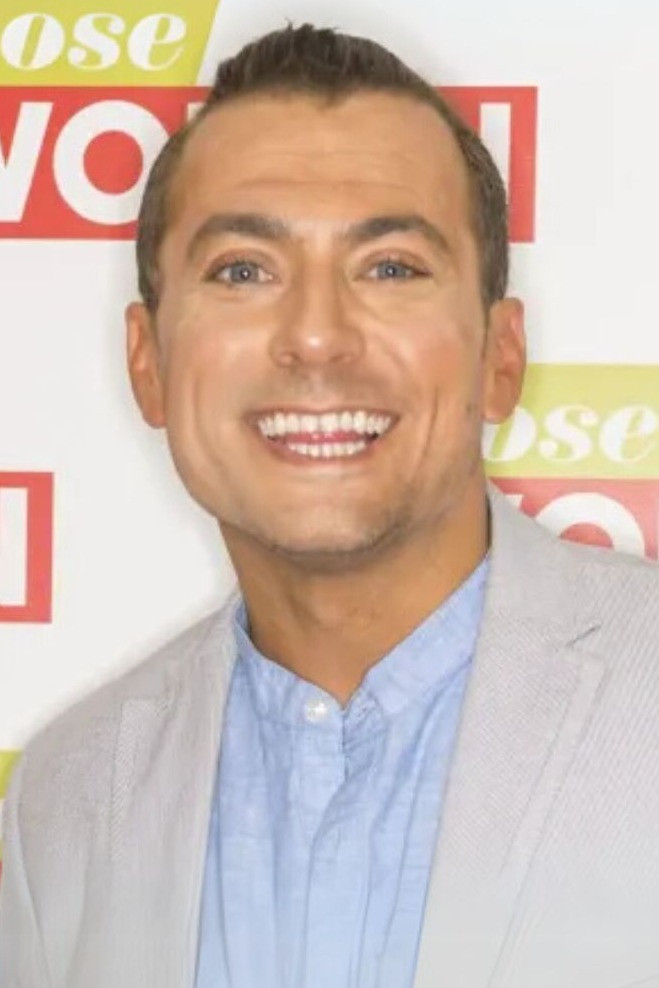 Paul Danan backdrop