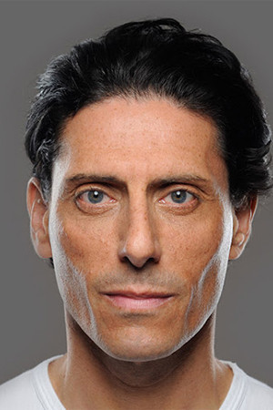 CJ de Mooi backdrop