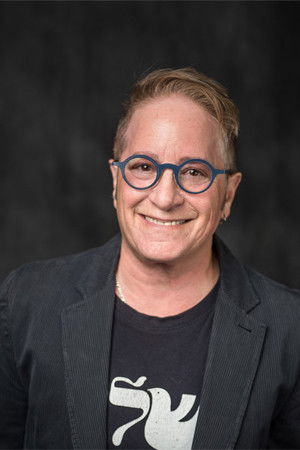 Aren X. Tulchinsky backdrop