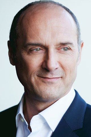 Oliver Becker backdrop