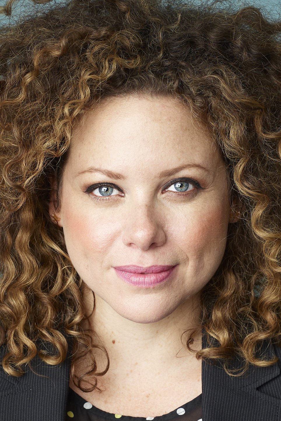 Roberta Valderrama backdrop