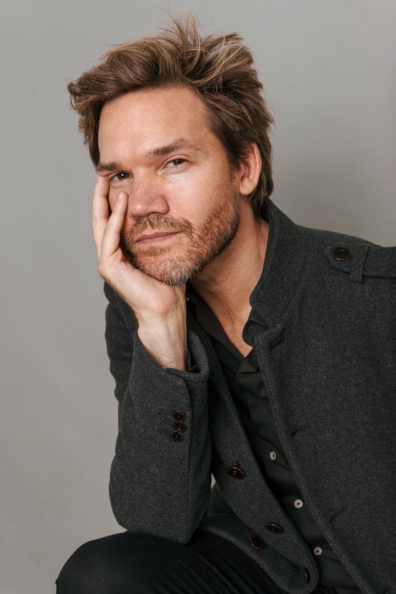 Juan Gil Navarro backdrop