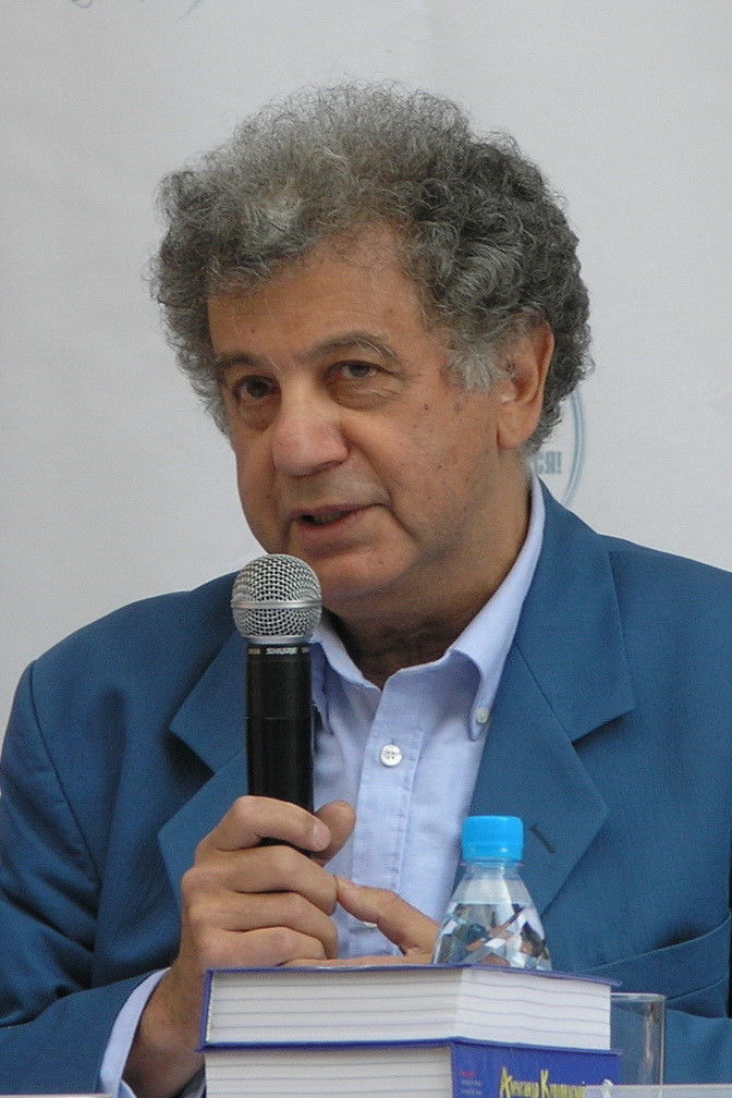 Aleksandr Kurlyandskiy backdrop