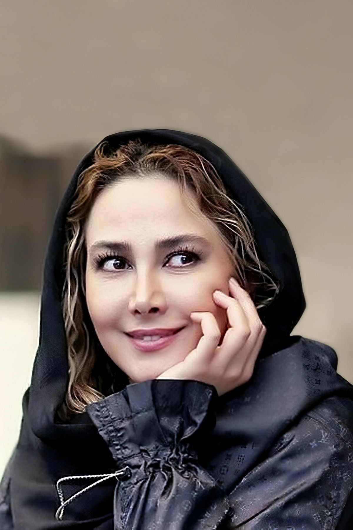 Anahita Ne'mati backdrop