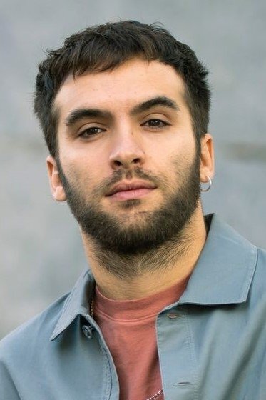 Ricardo Gómez backdrop