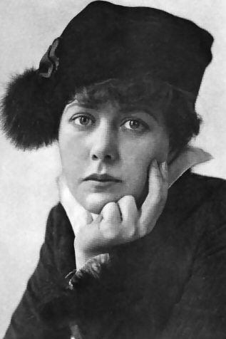 Lily Cahill backdrop