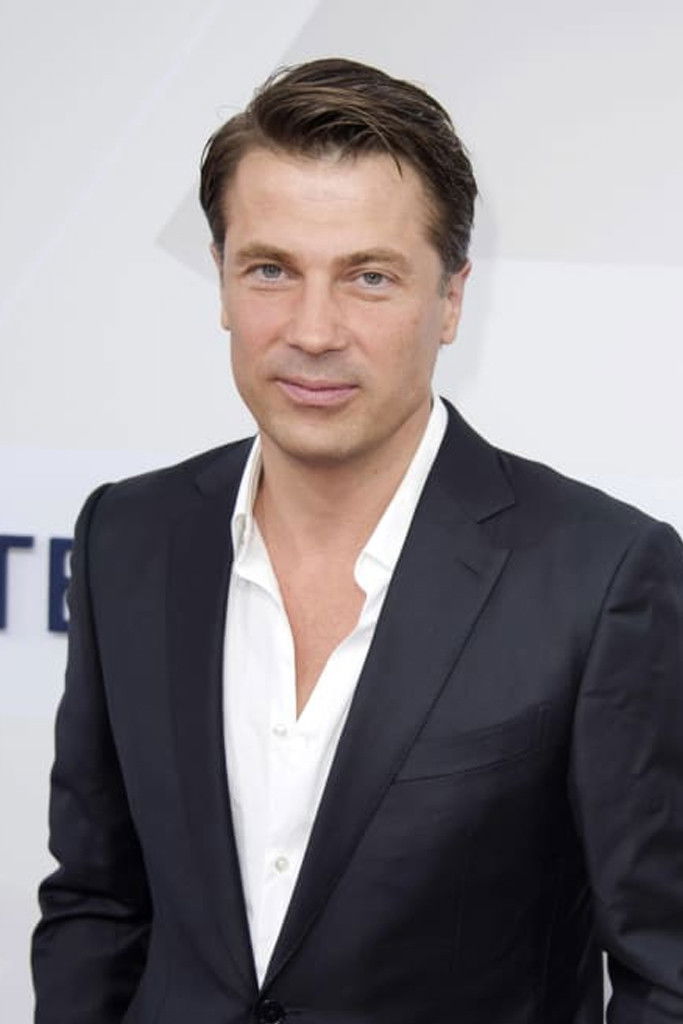 Wolfram Grandezka backdrop