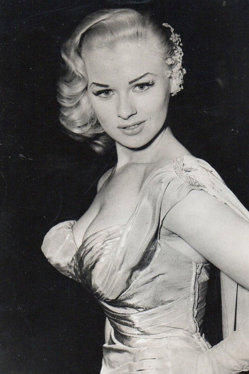 Sabrina: Sabriana backdrop