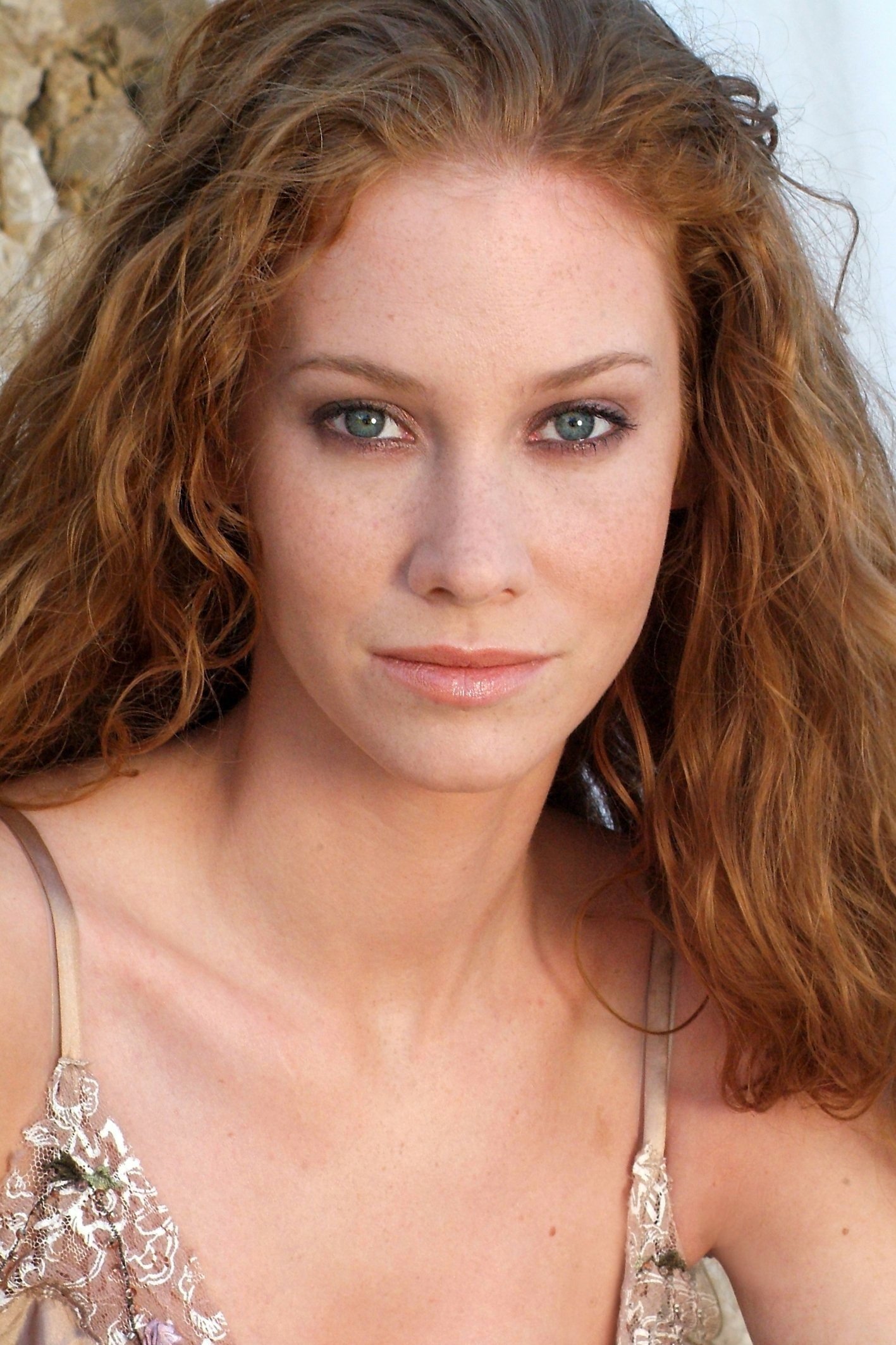 Sina-Valeska Jung backdrop