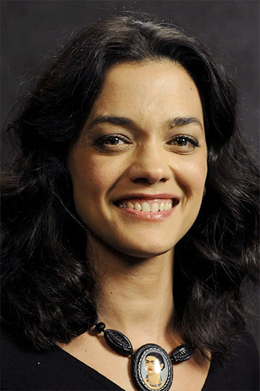 Ana Cecília Costa backdrop