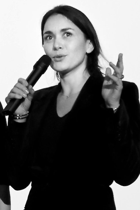 Éléonore Faucher backdrop