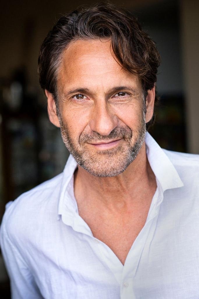 Falk-Willy Wild backdrop