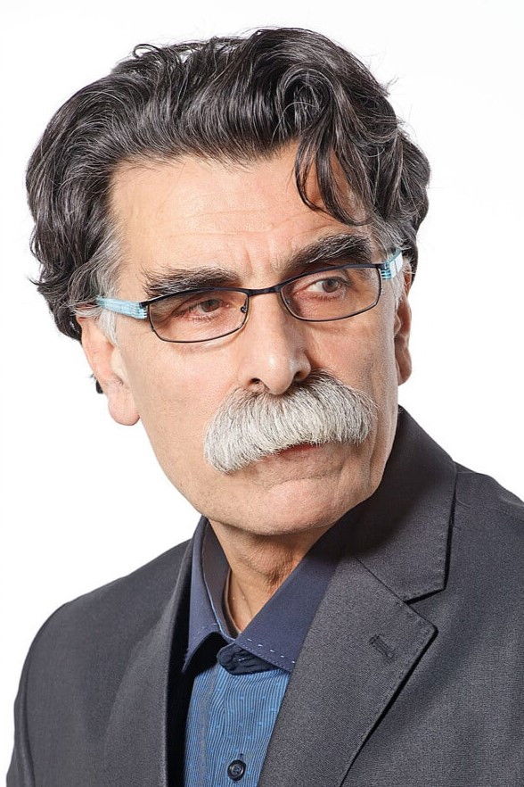 Kader Abdolah backdrop