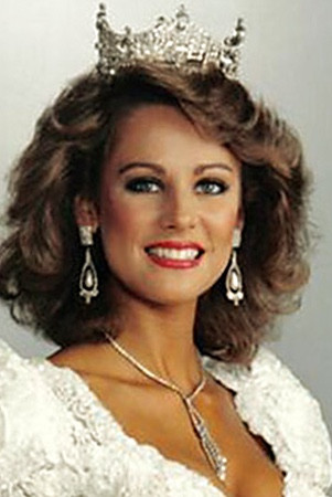 Kaje Lani Rej Rafko Uilson backdrop