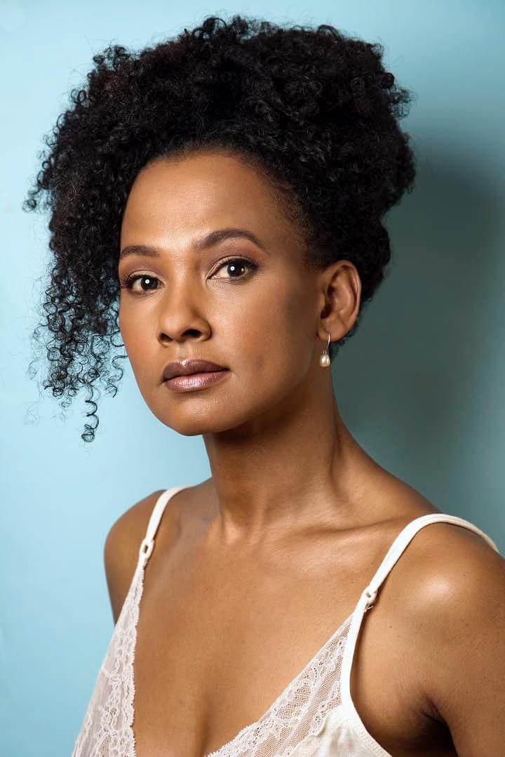 Indhira Serrano backdrop