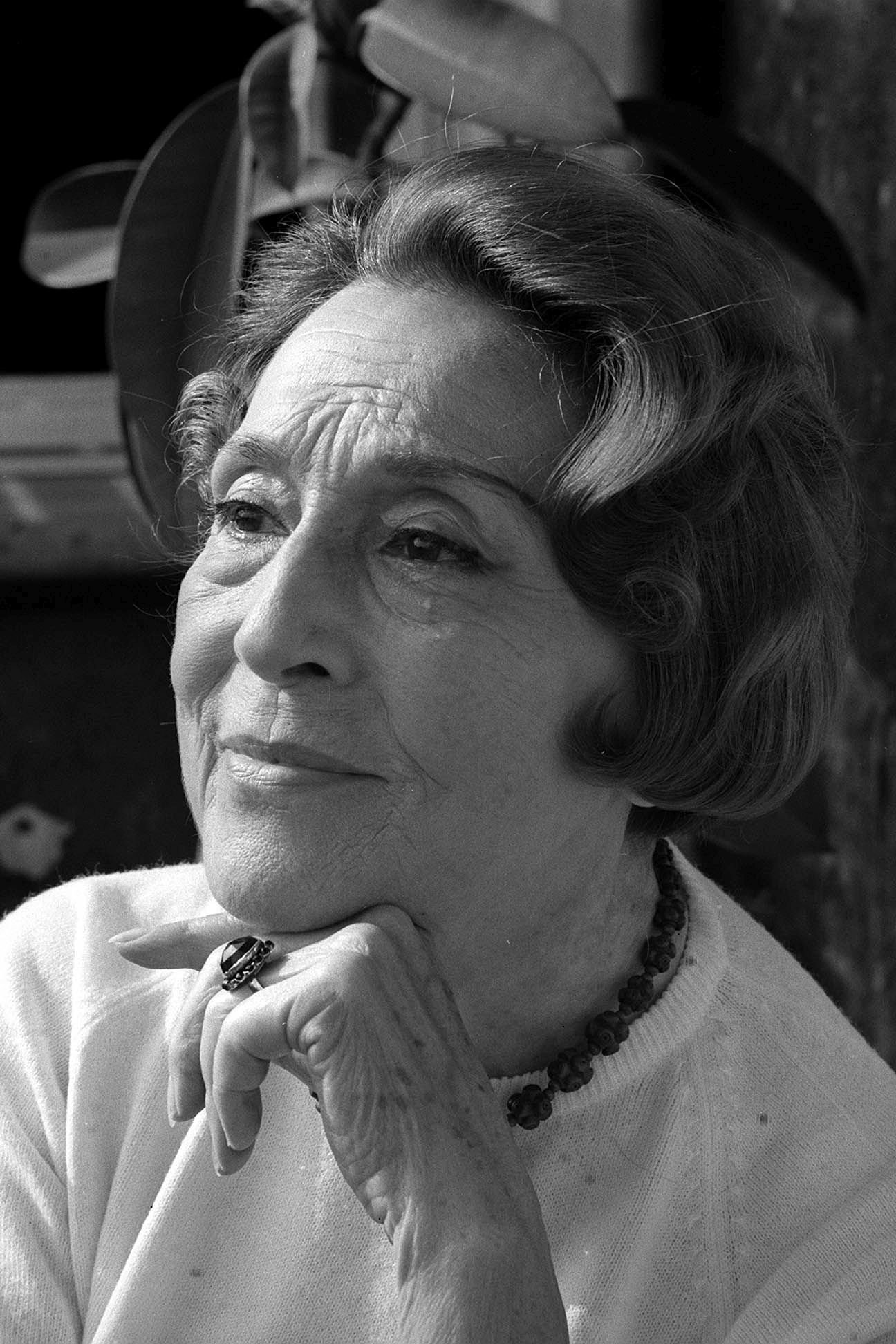 Margit Makay backdrop