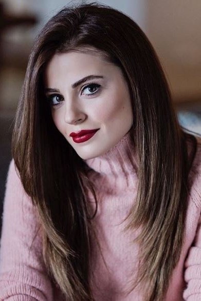 Ezgi Eyüboğlu backdrop