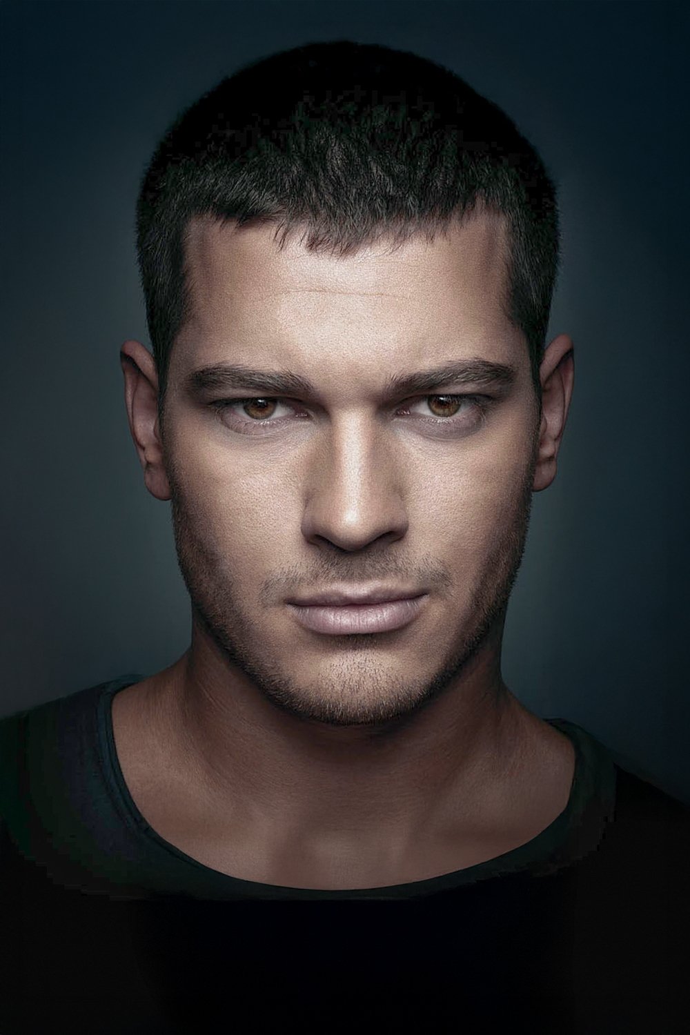 Çağatay Ulusoy backdrop