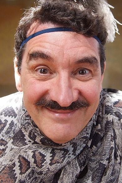 Flávio de Souza backdrop