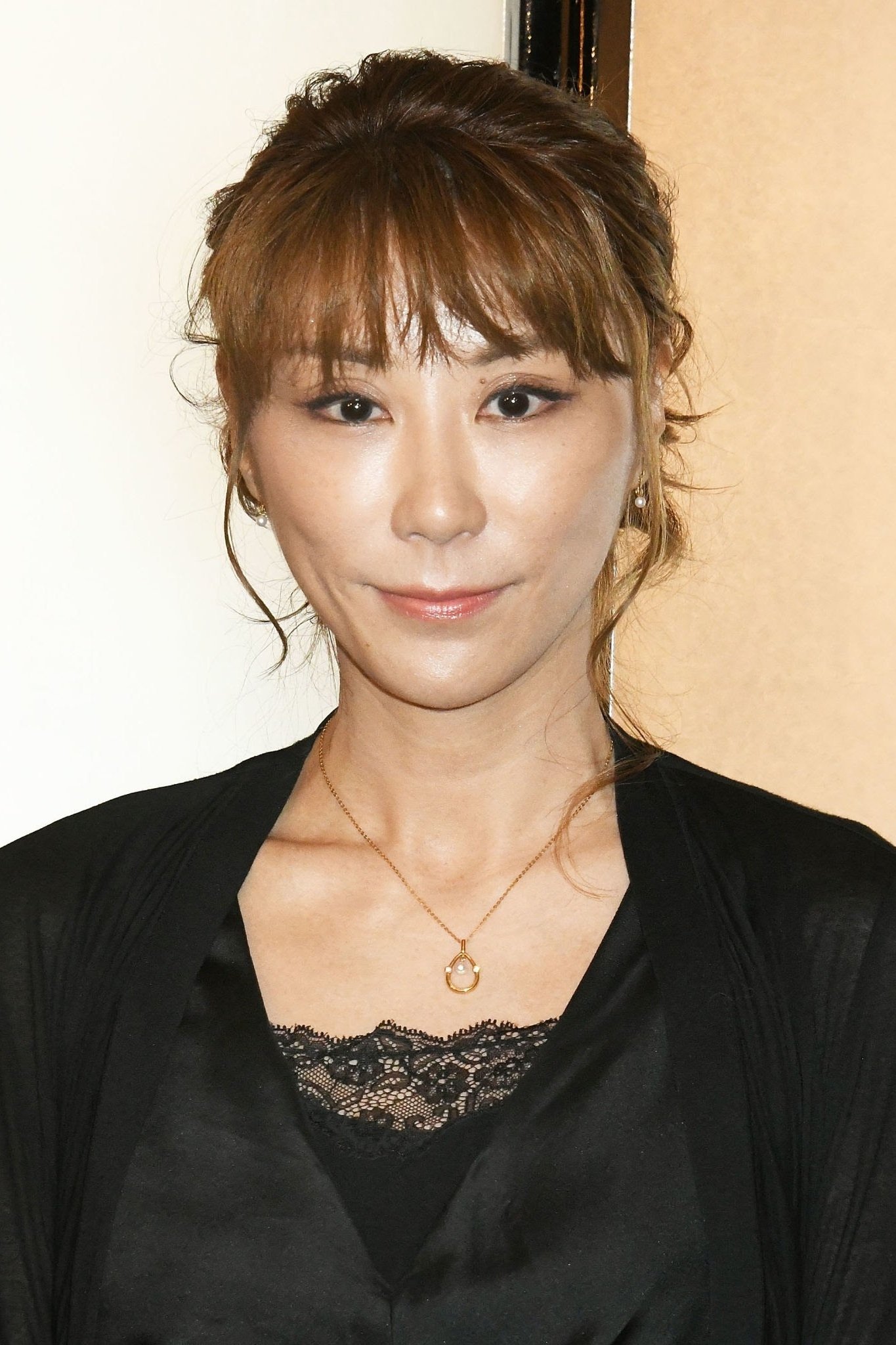 Juri Manase backdrop