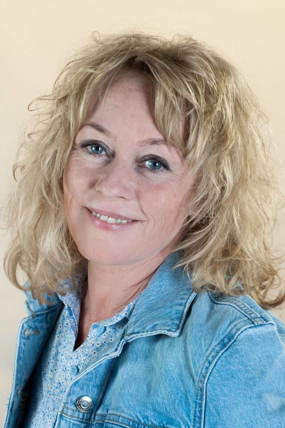 Éva Kerekes backdrop