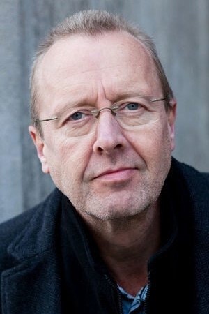 Dominik Bender backdrop