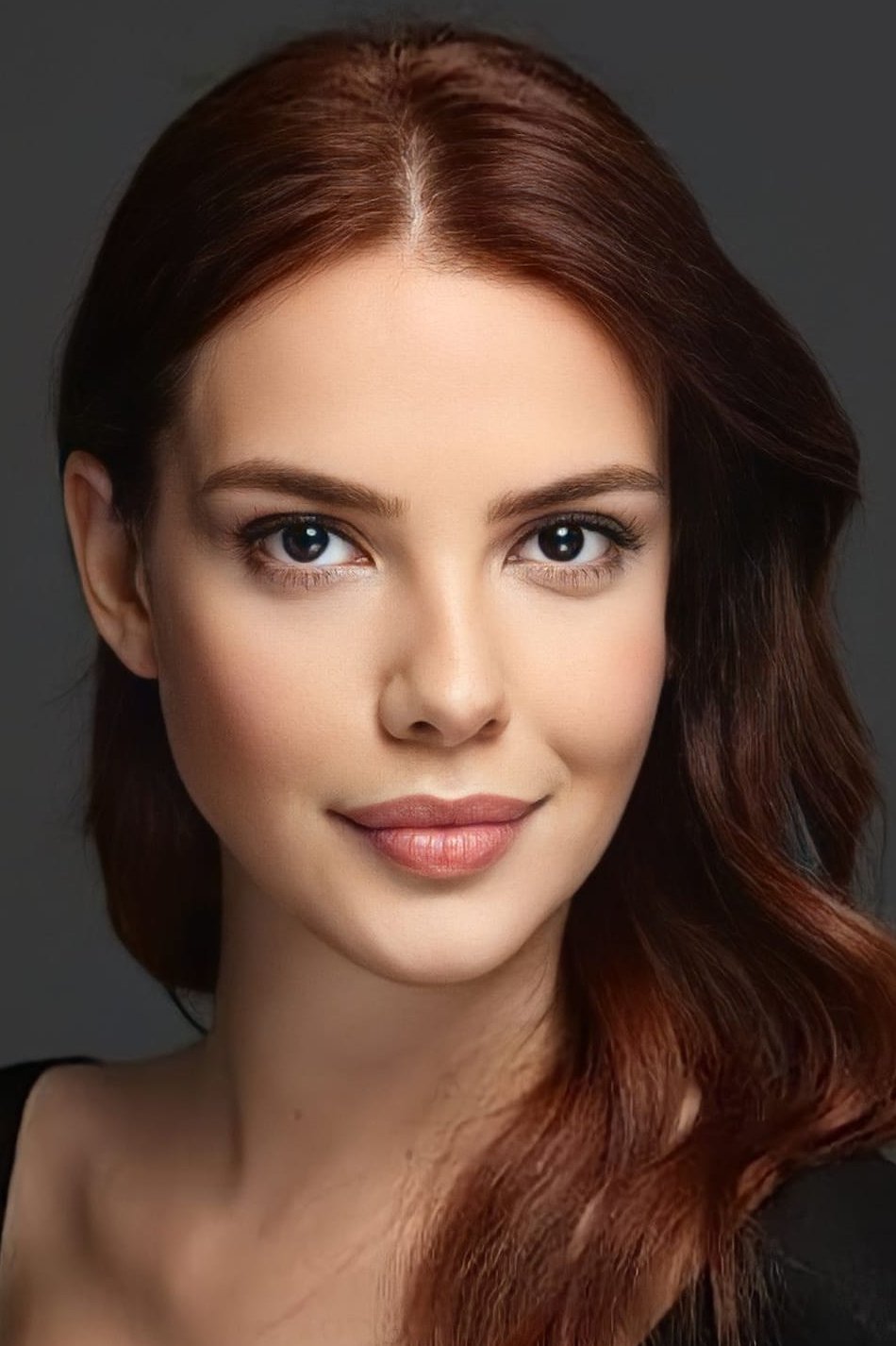 Selen Soyder backdrop