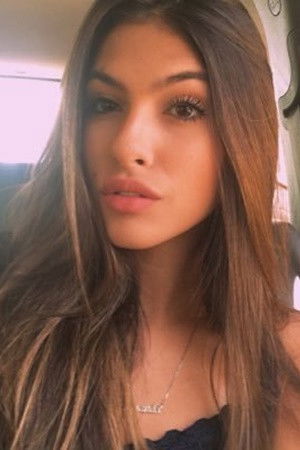 Fernanda Concon backdrop