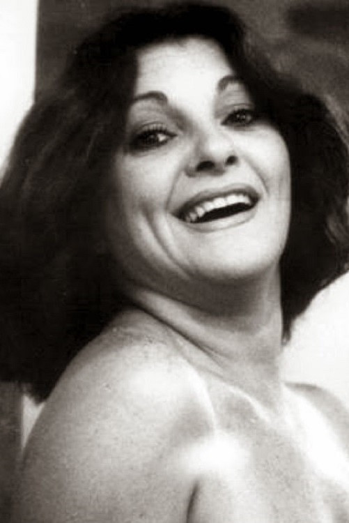 Yara Amaral backdrop