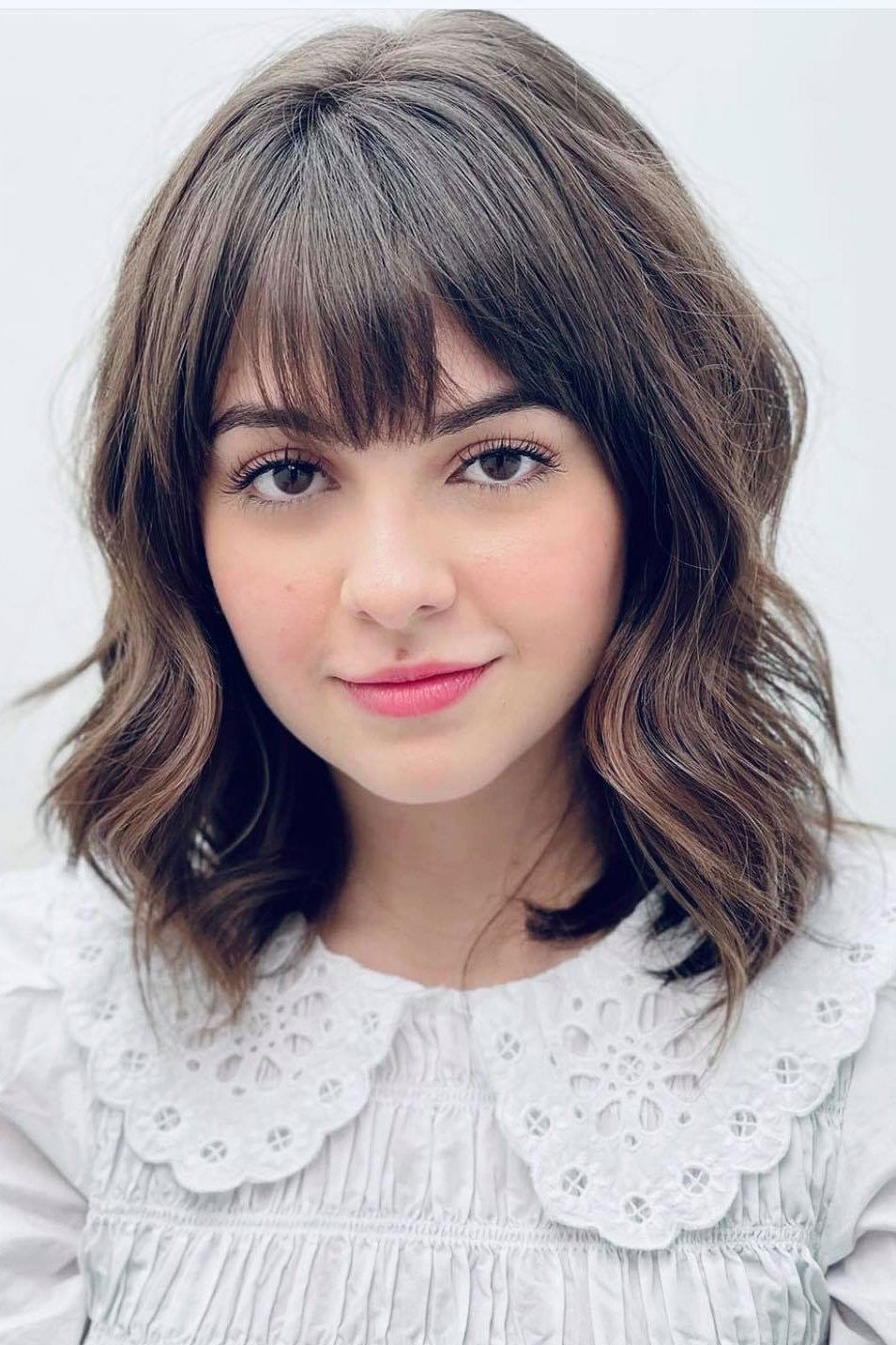 Klara Castanho backdrop