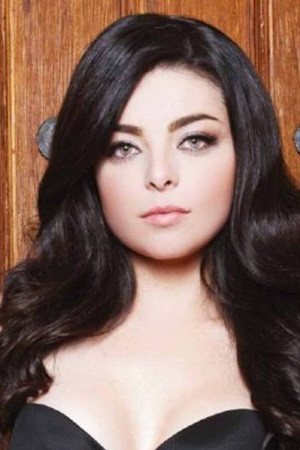 Violeta Isfel backdrop