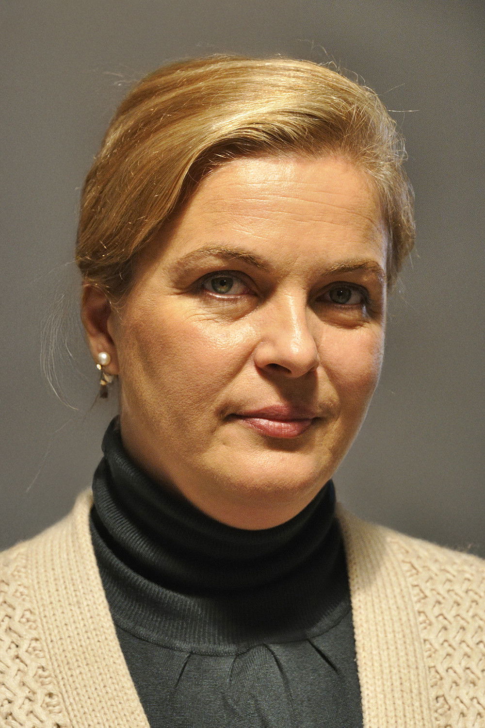 Nurseli İdiz backdrop