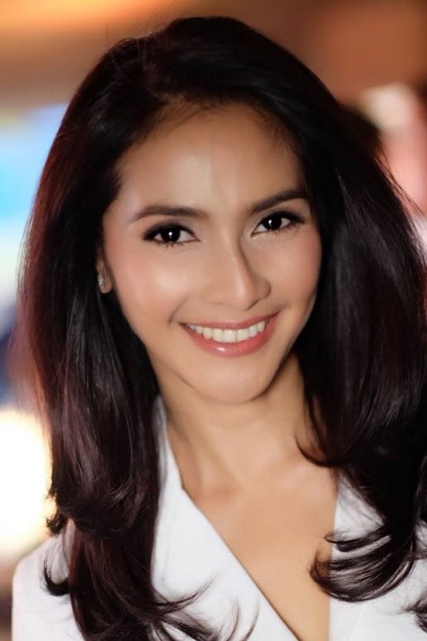 Maudy Koesnaedi backdrop