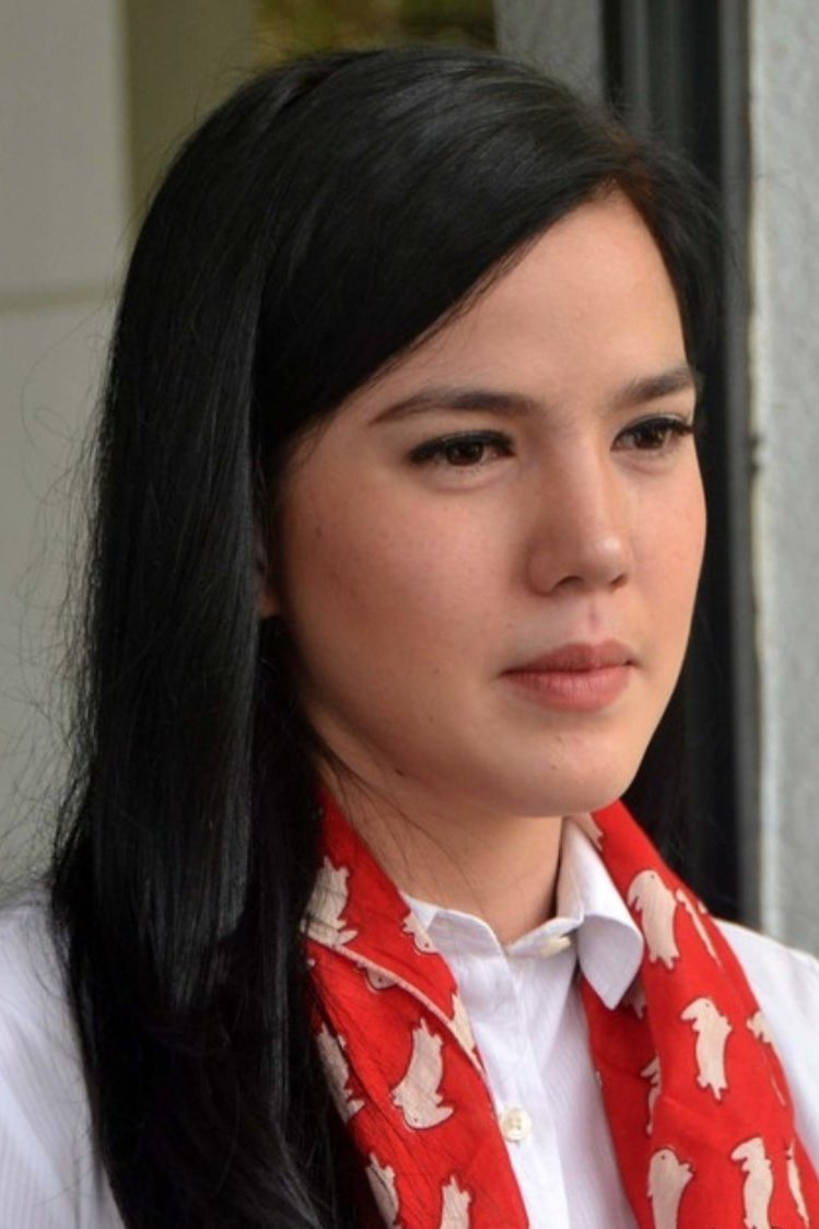 Alice Norin backdrop