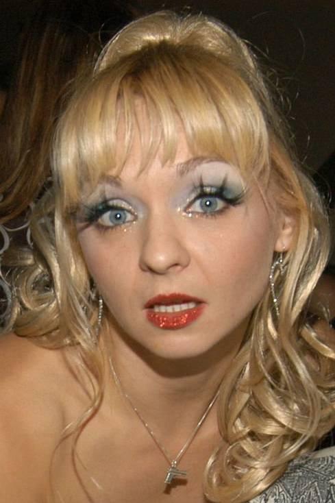 Julie Atlas Muz backdrop