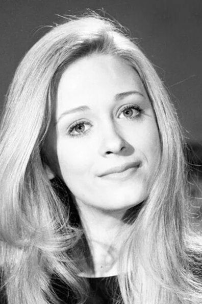 Nora Valsami backdrop