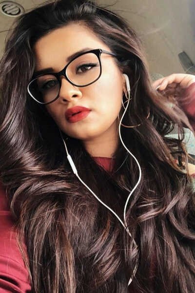 Avneet Kaur backdrop