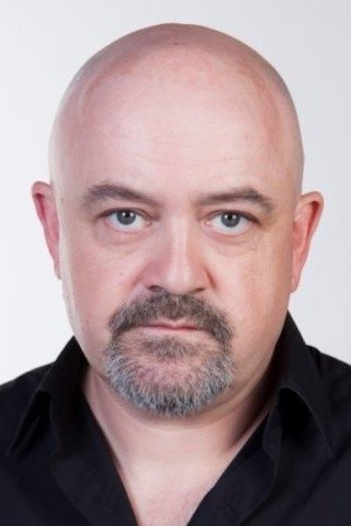 César Goldi backdrop