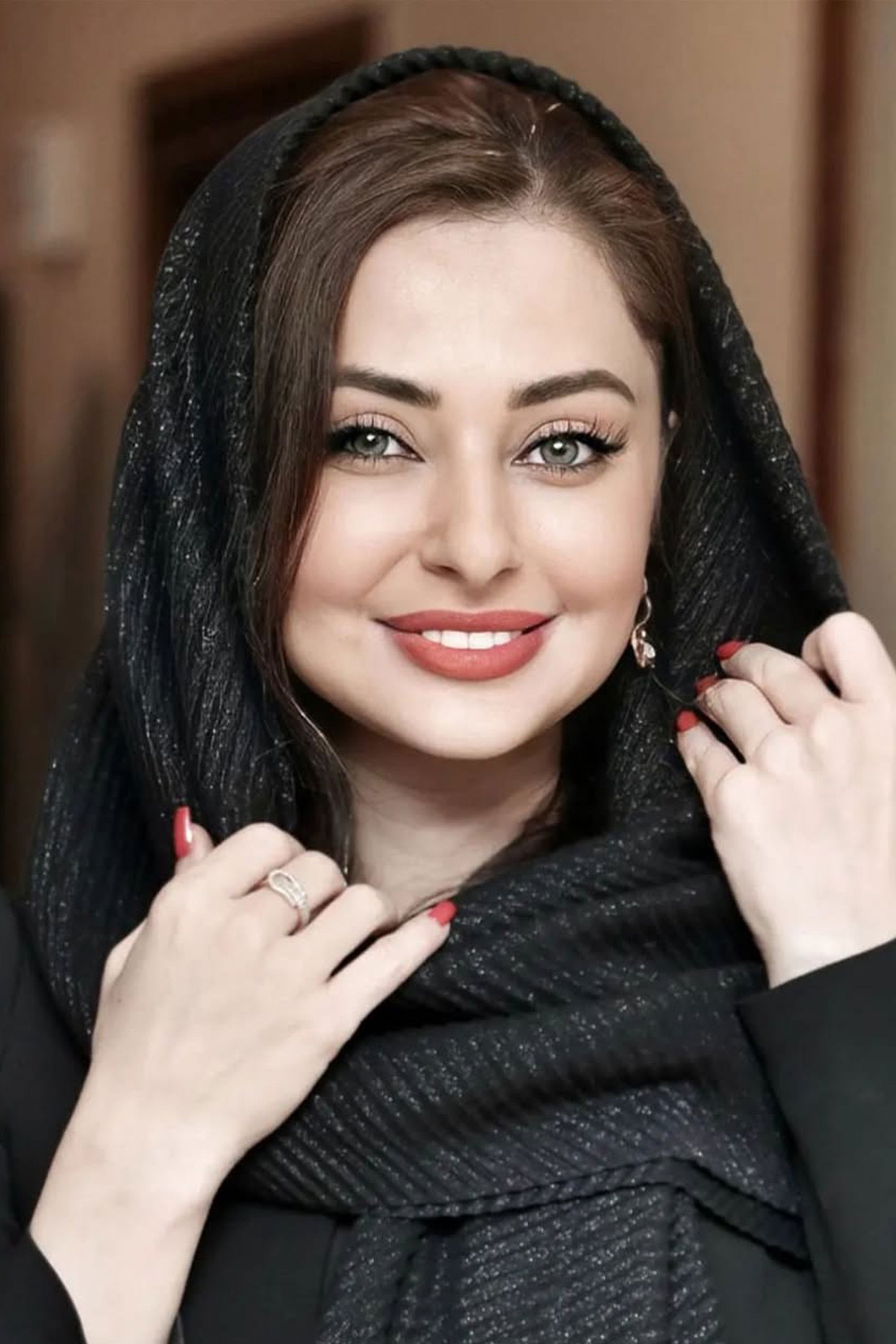 Nafiseh Roshan backdrop