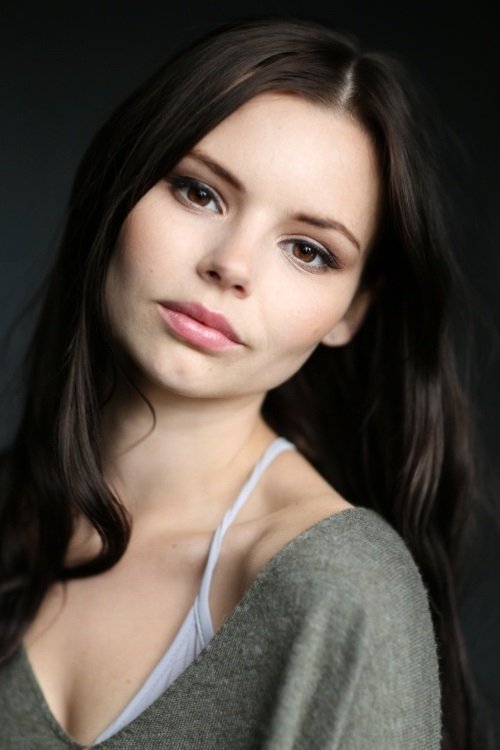 Eline Powell backdrop