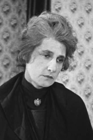 Claire Prélia backdrop