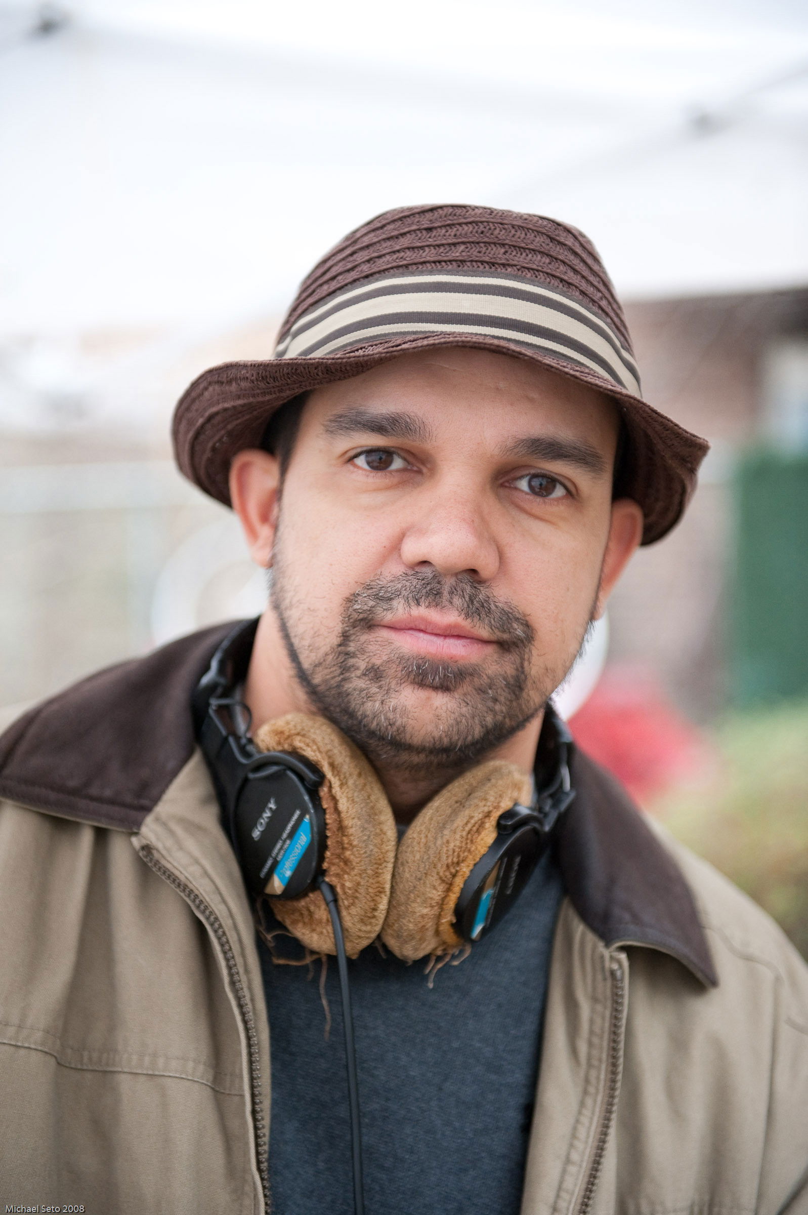 Flavio Alves backdrop