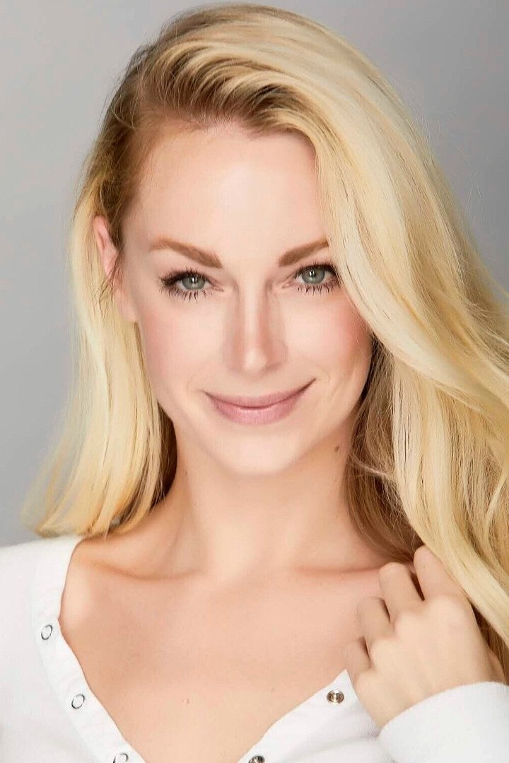 Hannah Douglass backdrop