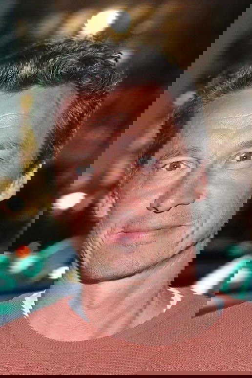 Bernd Gnann backdrop