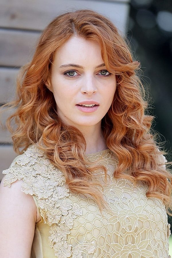 Miriam Dalmazio backdrop