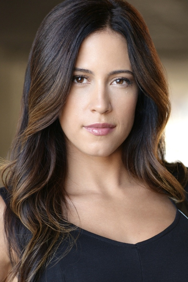 Amber Lee Ettinger backdrop