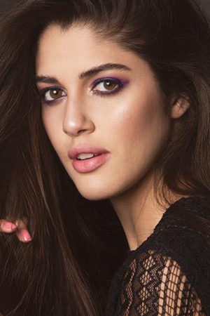 Izabelle Leite backdrop