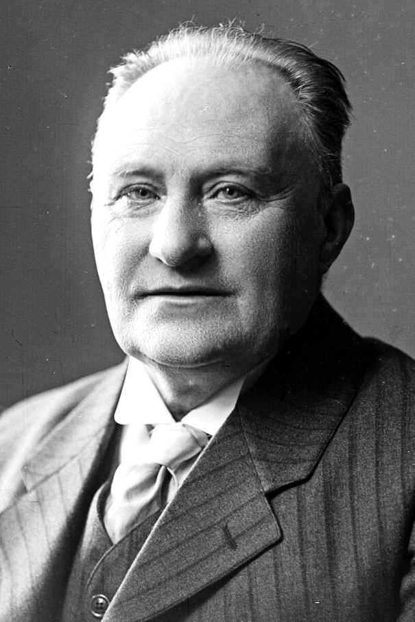 Frederik Christensen backdrop